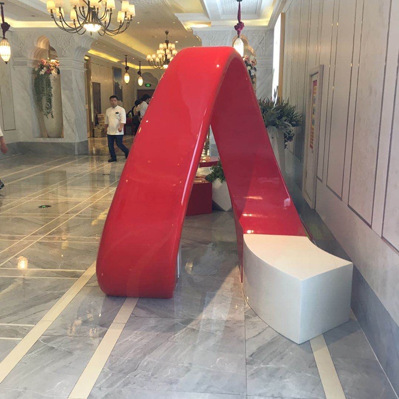 如何選擇商場美陳裝飾玻璃鋼休閑椅?