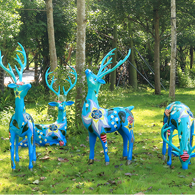 彩繪麋鹿玻璃鋼雕塑，栩栩如生精雕細(xì)琢的代表作!