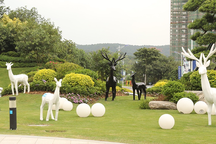 公園小區(qū)玻璃鋼動(dòng)物雕塑純色鹿擺件