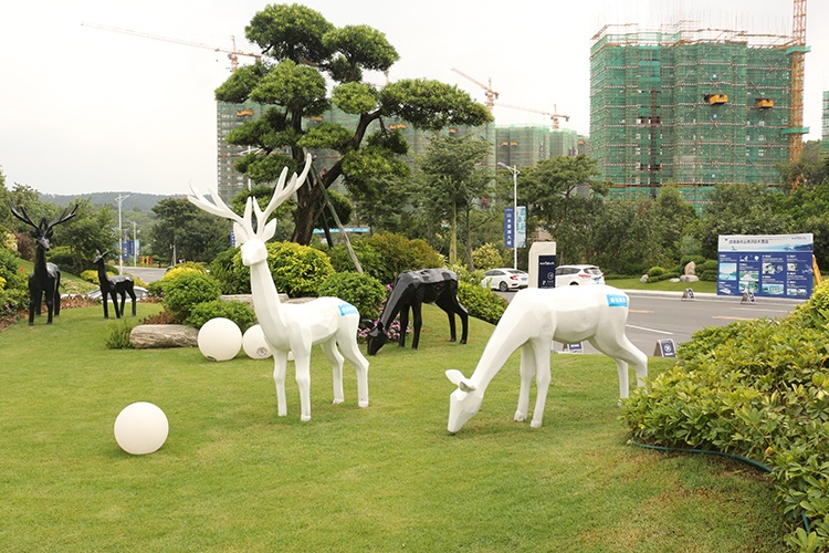 公園小區(qū)玻璃鋼動(dòng)物雕塑純色鹿擺件