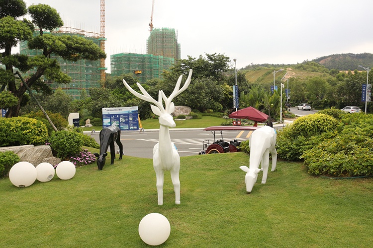 公園小區(qū)玻璃鋼動(dòng)物雕塑純色鹿擺件