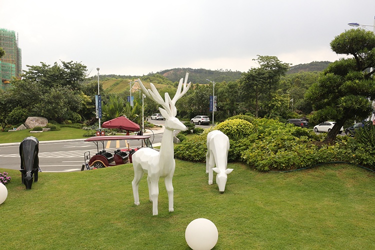 公園小區(qū)玻璃鋼動(dòng)物雕塑純色鹿擺件