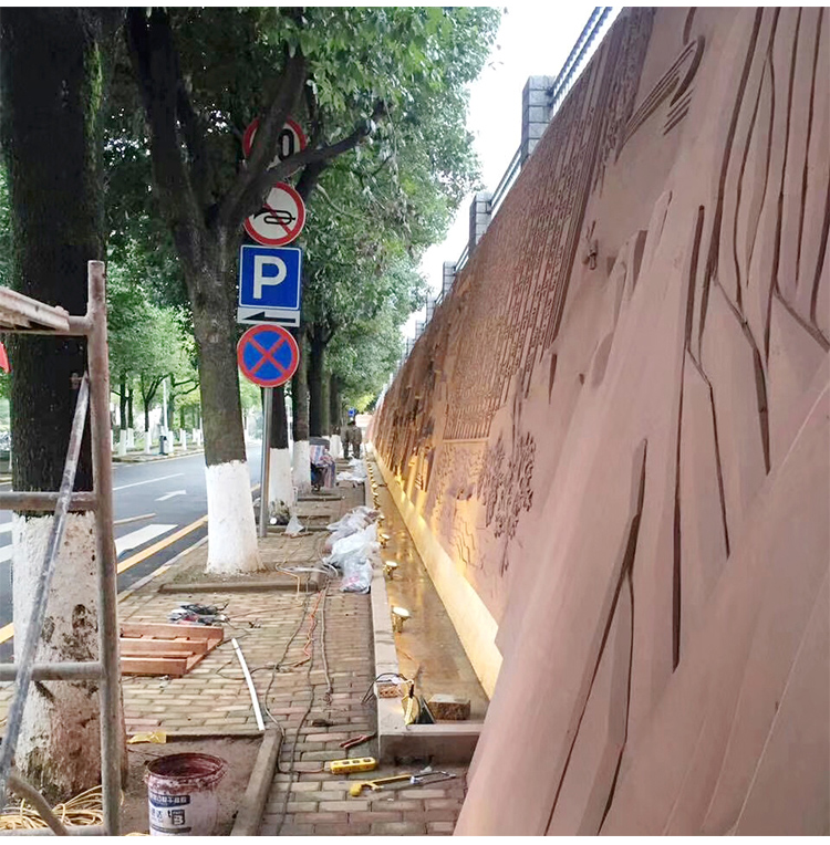 揭秘：玻璃鋼與砂巖浮雕的區(qū)別, 你會(huì)選么？