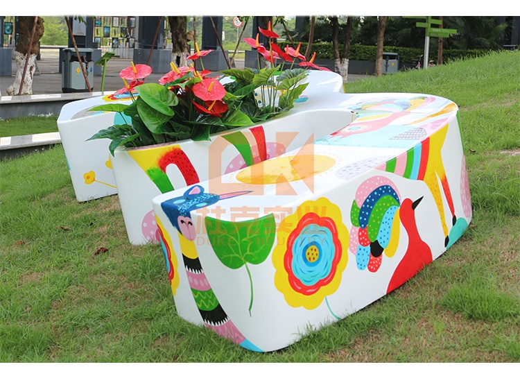 玻璃鋼公園椅有什么樣的優(yōu)勢?