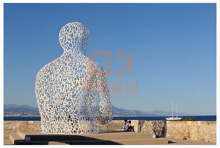 不銹鋼思考者字母雕塑