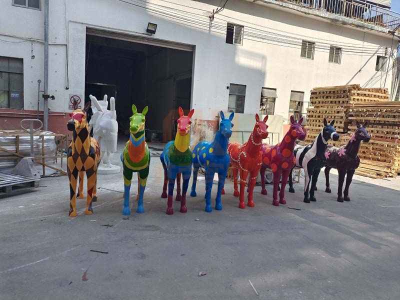 玻璃鋼馬雕塑彩繪景觀動(dòng)物藝術(shù)擺件