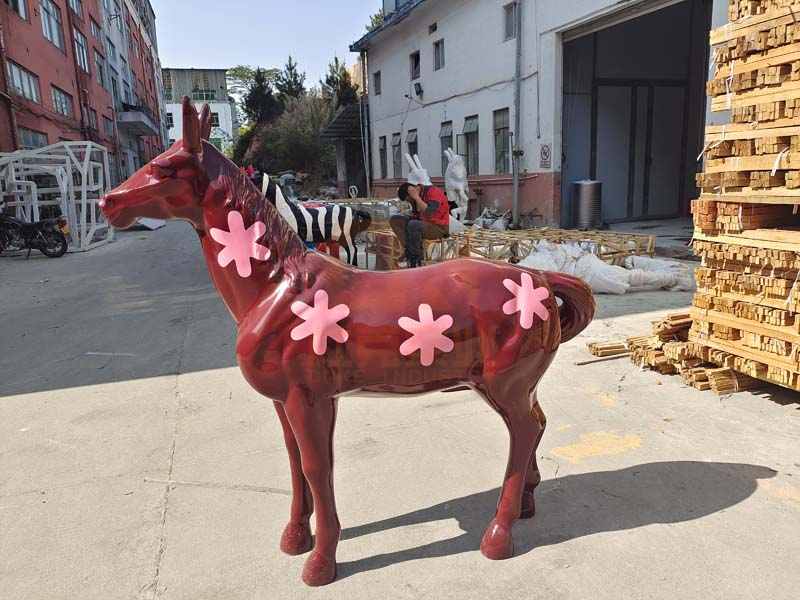 玻璃鋼馬雕塑彩繪景觀動(dòng)物藝術(shù)擺件