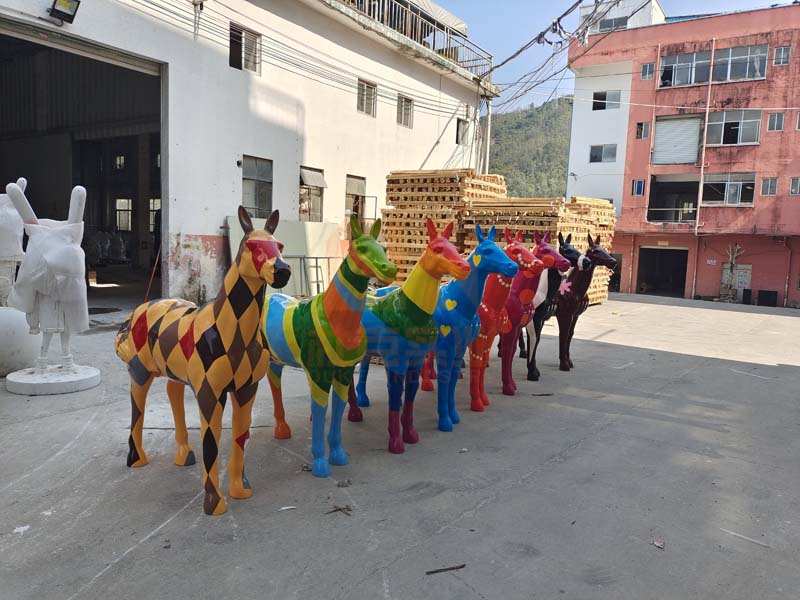 玻璃鋼馬雕塑彩繪景觀動(dòng)物藝術(shù)擺件