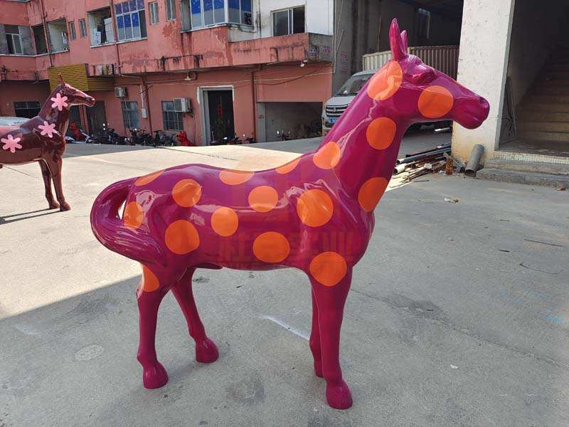 玻璃鋼馬雕塑彩繪景觀動(dòng)物藝術(shù)擺件