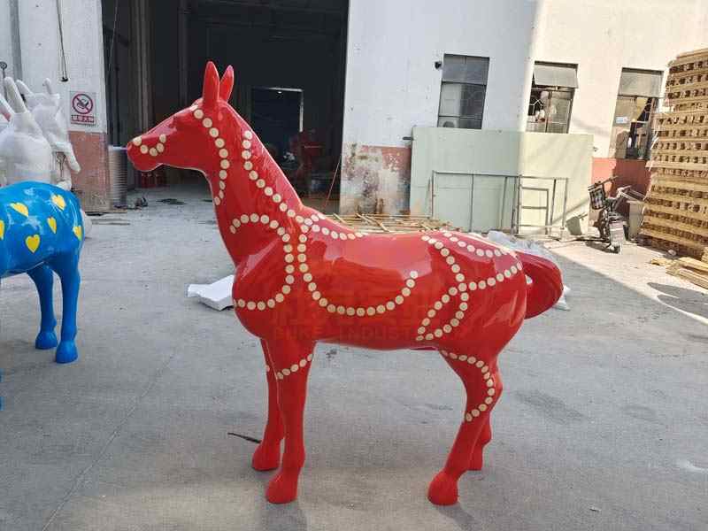 玻璃鋼馬雕塑彩繪景觀動(dòng)物藝術(shù)擺件