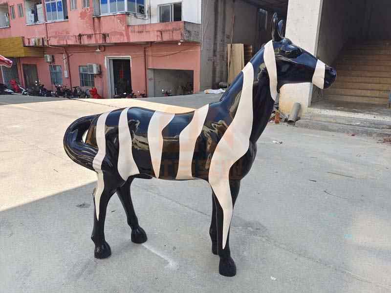玻璃鋼馬雕塑彩繪景觀動(dòng)物藝術(shù)擺件