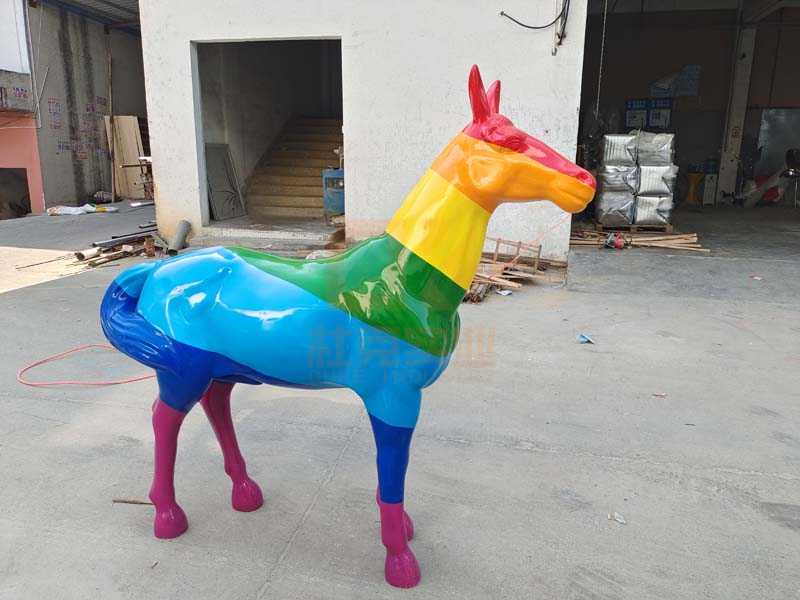 玻璃鋼馬雕塑彩繪景觀動(dòng)物藝術(shù)擺件