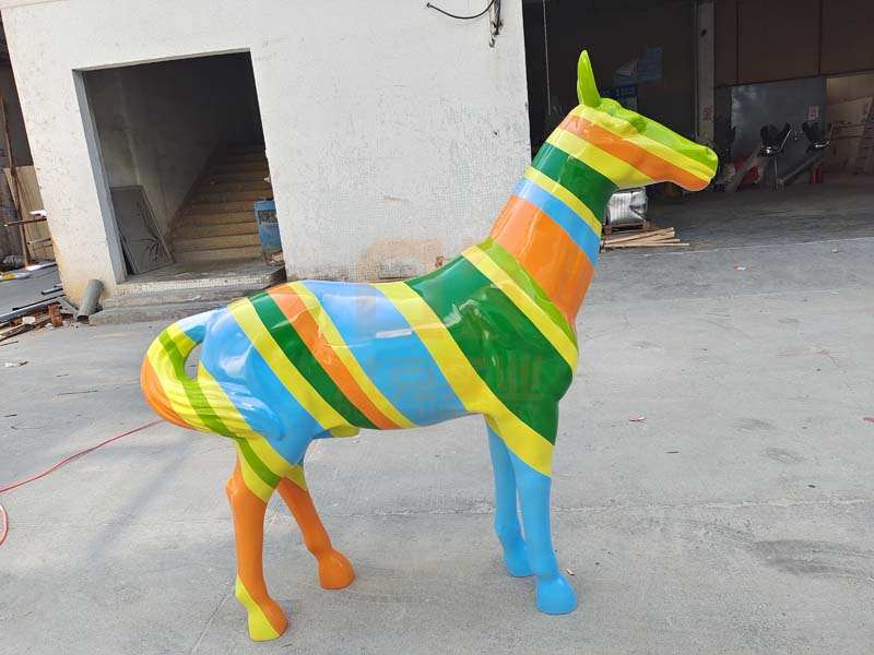 玻璃鋼馬雕塑彩繪景觀動(dòng)物藝術(shù)擺件