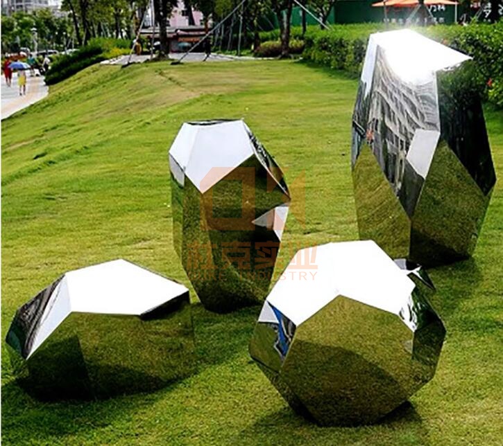 不銹鋼鏡面石頭雕塑