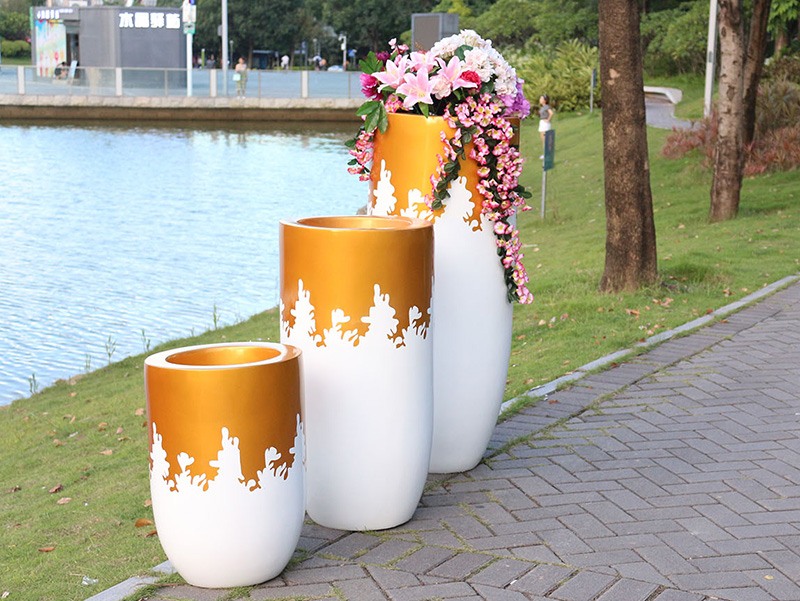 浙江省麗水市外國語學(xué)校玻璃鋼讀書人物雕塑制作完成