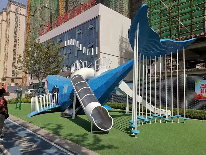 河南項目兒童不銹鋼魚形滑梯安裝施工完成 河南項目兒童不銹鋼魚形滑梯安裝施工完成