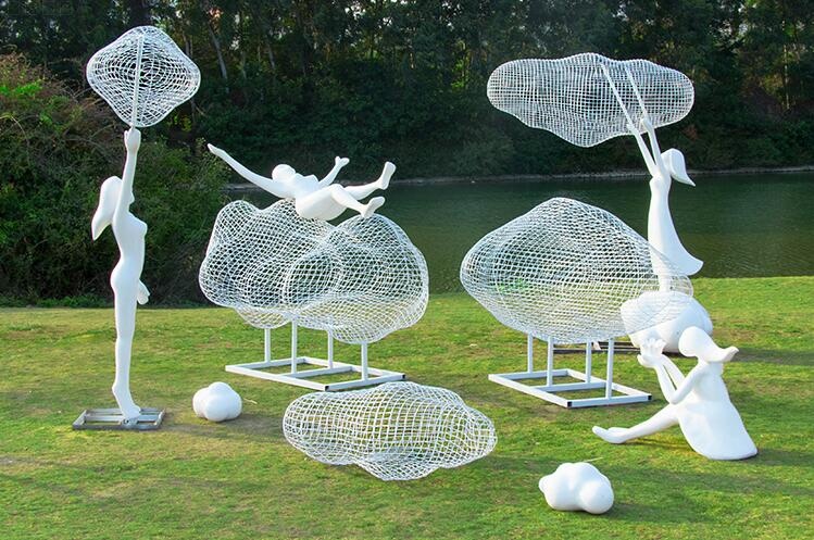 不銹鋼鏤空云朵雕塑擺件，校園景區(qū)廣場都喜歡擺放