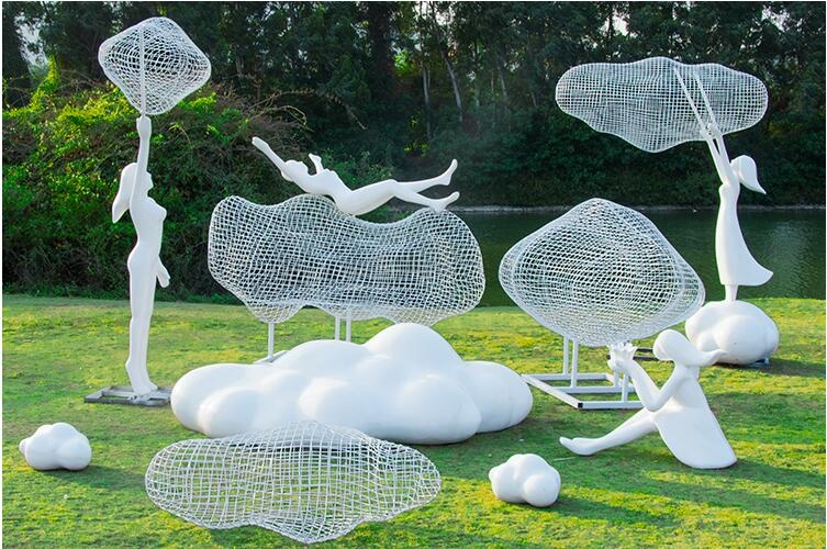 不銹鋼鏤空云朵雕塑擺件，校園景區(qū)廣場都喜歡擺放