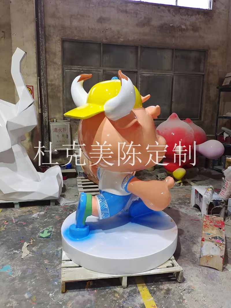 玻璃鋼卡通牛雕塑創(chuàng)意動(dòng)物景觀擺件 玻璃鋼卡通牛雕塑創(chuàng)意動(dòng)物景觀擺件