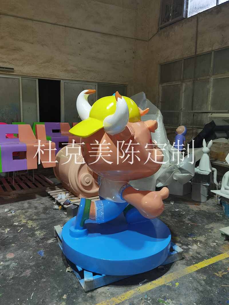 玻璃鋼卡通牛雕塑創(chuàng)意動(dòng)物景觀擺件 玻璃鋼卡通牛雕塑創(chuàng)意動(dòng)物景觀擺件