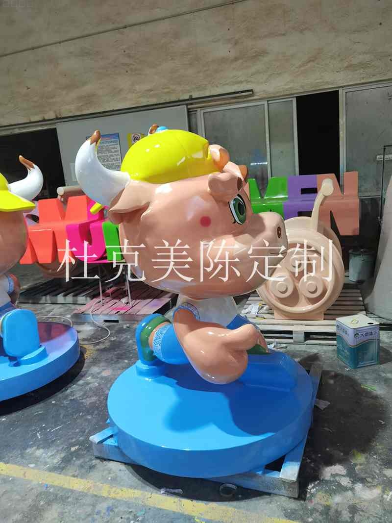 玻璃鋼卡通牛雕塑創(chuàng)意動(dòng)物景觀擺件 玻璃鋼卡通牛雕塑創(chuàng)意動(dòng)物景觀擺件