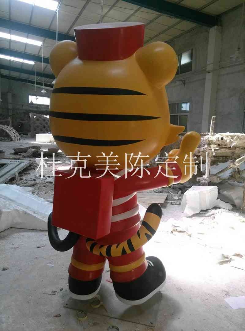 玻璃鋼卡通老虎雕塑消防員景觀擺件 玻璃鋼卡通老虎雕塑消防員景觀擺件