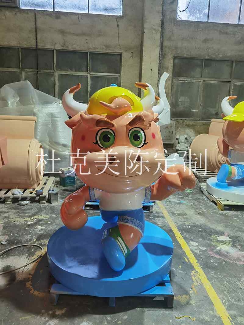 玻璃鋼卡通牛雕塑創(chuàng)意動(dòng)物景觀擺件 玻璃鋼卡通牛雕塑創(chuàng)意動(dòng)物景觀擺件