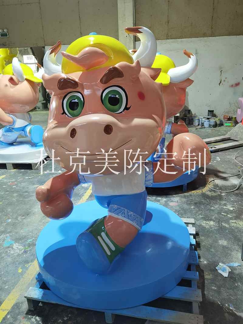 玻璃鋼卡通牛雕塑創(chuàng)意動(dòng)物景觀擺件 玻璃鋼卡通牛雕塑創(chuàng)意動(dòng)物景觀擺件