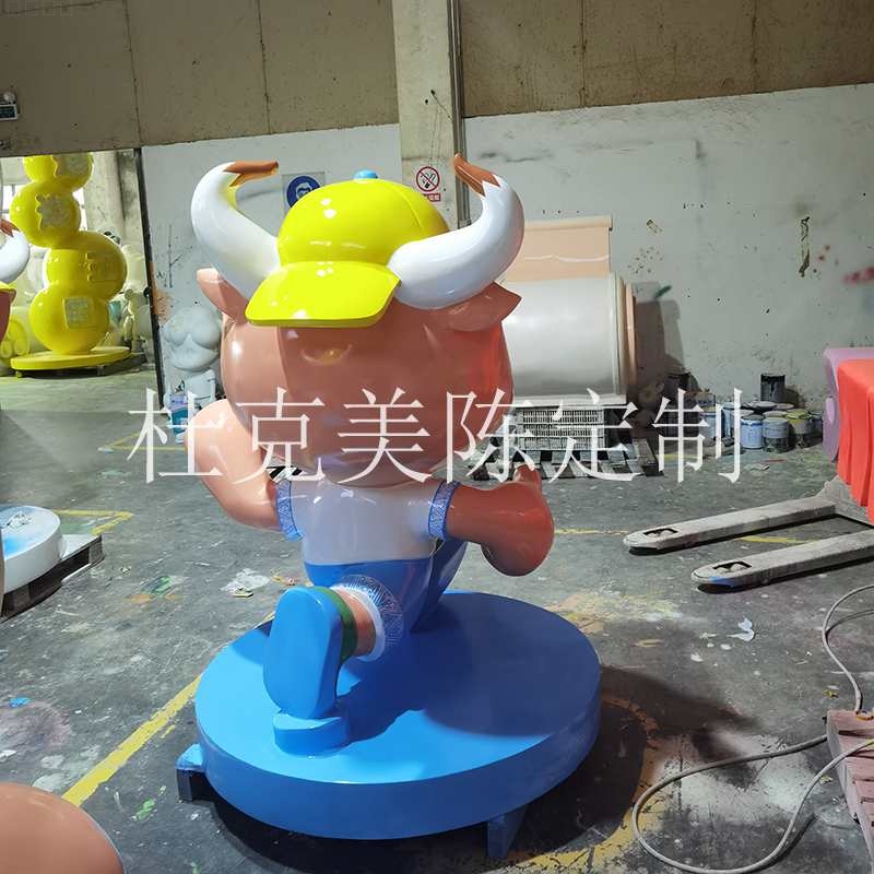 玻璃鋼卡通牛雕塑創(chuàng)意動(dòng)物景觀擺件 玻璃鋼卡通牛雕塑創(chuàng)意動(dòng)物景觀擺件