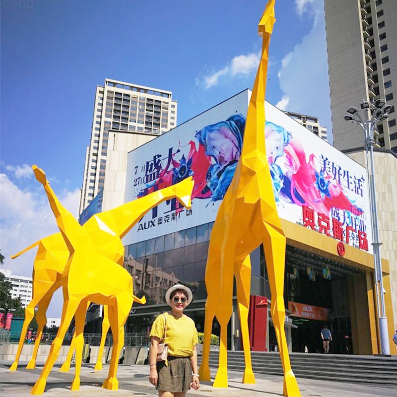 大型的室外景觀用玻璃鋼好還是不銹鋼好? 大型的室外景觀用玻璃鋼好還是不銹鋼好?