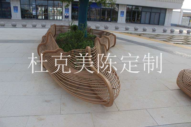 甘肅慶陽高鐵站定制一批大型不銹鋼金屬鏤空異形樹池坐凳案例