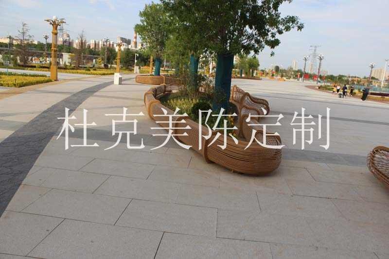 甘肅慶陽高鐵站定制一批大型不銹鋼金屬鏤空異形樹池坐凳案例