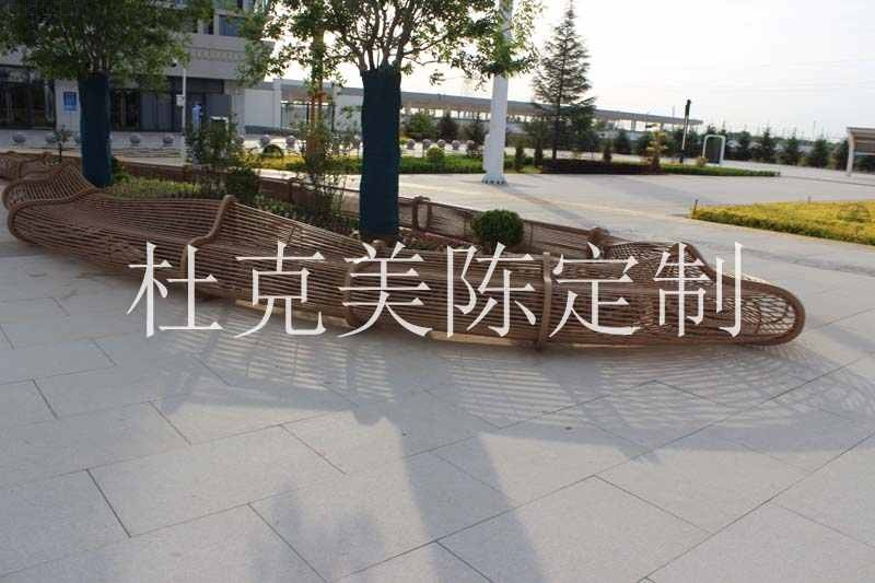 甘肅慶陽高鐵站定制一批大型不銹鋼金屬鏤空異形樹池坐凳案例