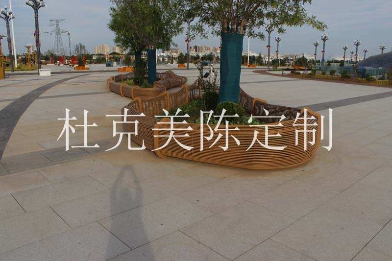 甘肅慶陽高鐵站定制一批大型不銹鋼金屬鏤空異形樹池坐凳案例