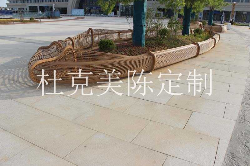 甘肅慶陽高鐵站定制一批大型不銹鋼金屬鏤空異形樹池坐凳案例
