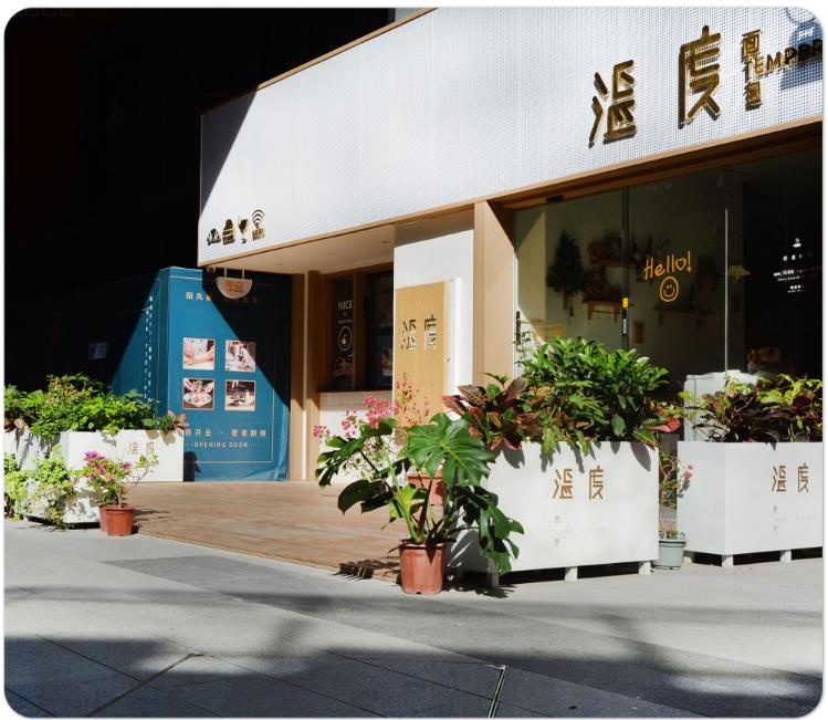 商業(yè)街市政玻璃鋼綠化花箱園林景觀花盆