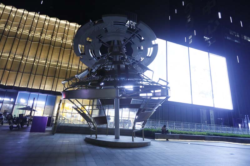 廣州合生匯商業(yè)美陳綜合體美陳景觀雕塑花盆座椅案例