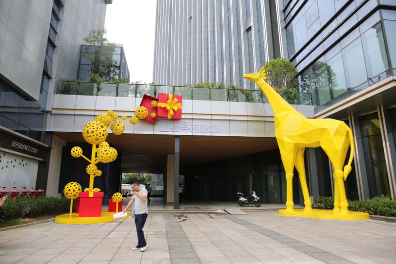 亞鋼1號(hào)商業(yè)戶外景觀美陳雕塑小品制作案例