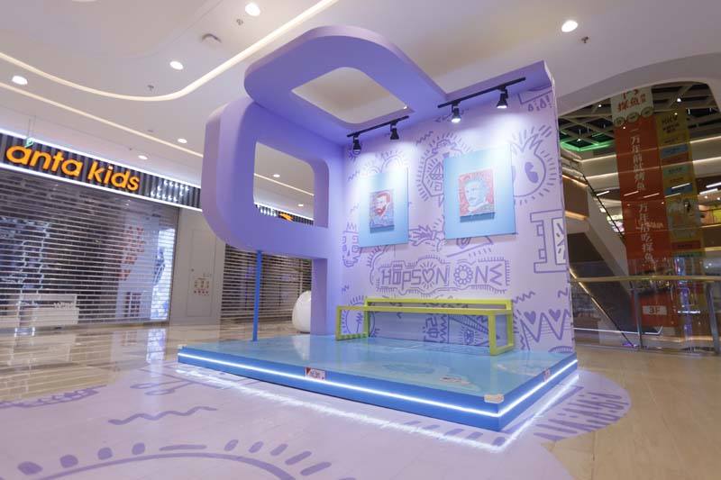 廣州合生匯商業(yè)美陳綜合體美陳景觀雕塑花盆座椅案例