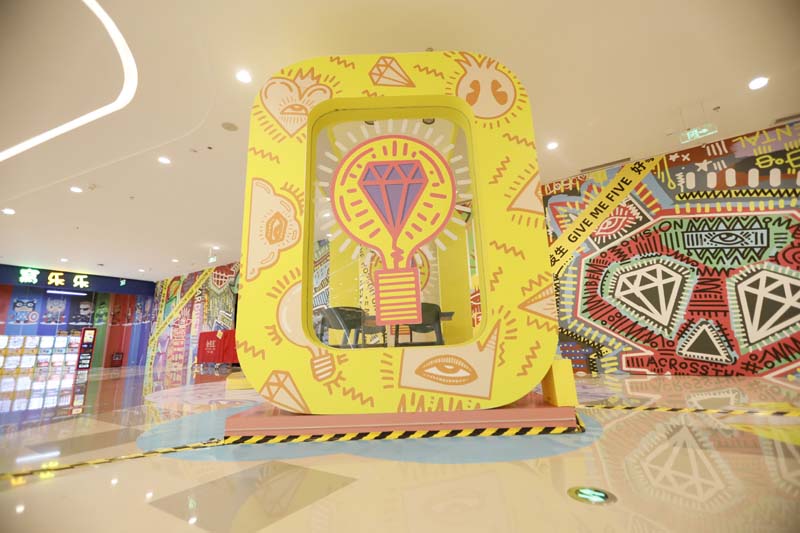 廣州合生匯商業(yè)美陳綜合體美陳景觀雕塑花盆座椅案例