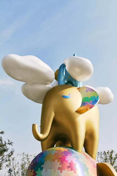 無錫融創(chuàng)文旅城商業(yè)街雕塑-玻璃鋼大象雕塑擺件!