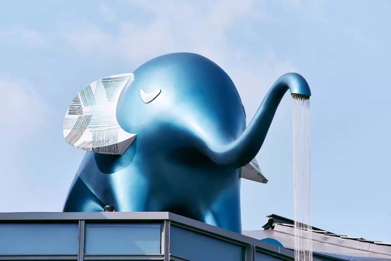 無錫融創(chuàng)文旅城商業(yè)街雕塑-玻璃鋼大象雕塑擺件!