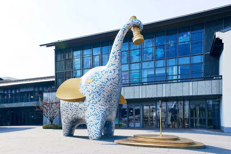 無錫融創(chuàng)文旅城商業(yè)街雕塑-玻璃鋼大象雕塑擺件!