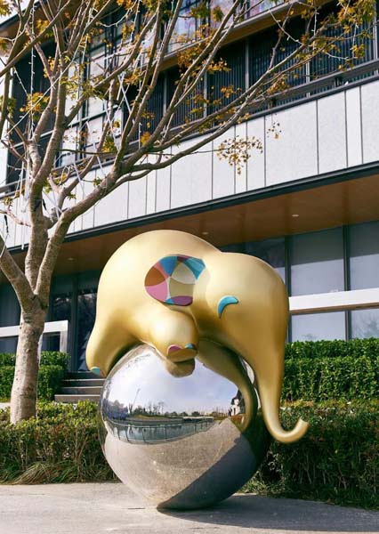 無錫融創(chuàng)文旅城商業(yè)街雕塑-玻璃鋼大象雕塑擺件!