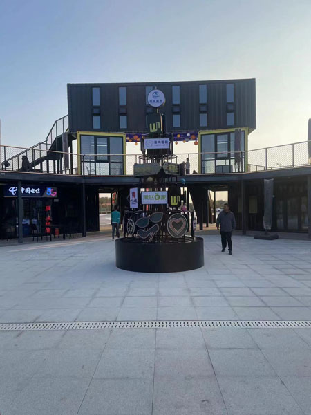 內(nèi)蒙古鄂爾多斯特經(jīng)濟園區(qū)特色商業(yè)街美陳雕塑景觀小品案例