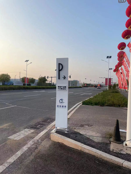 內(nèi)蒙古鄂爾多斯特經(jīng)濟園區(qū)特色商業(yè)街美陳雕塑景觀小品案例