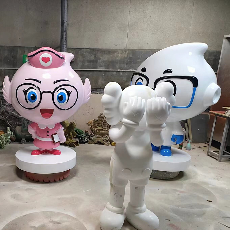 玻璃鋼卡通醫(yī)生雕塑，醫(yī)院空間新美學(xué)!